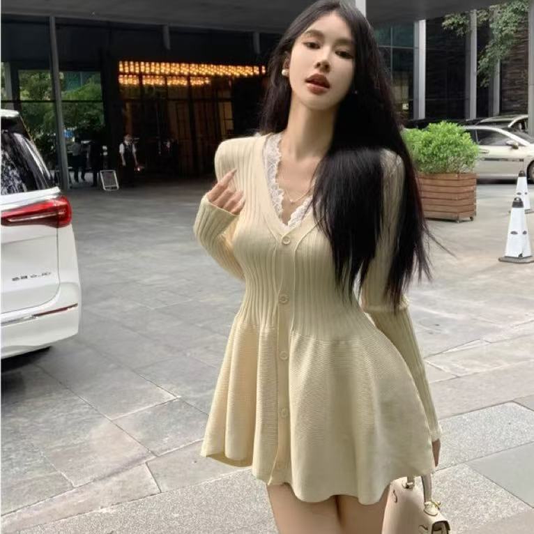 Retro V-Neck Knitted Long-Sleeve Dress